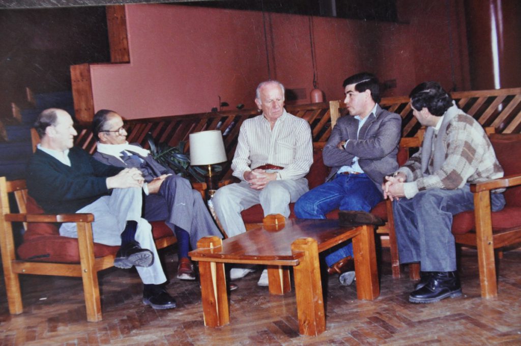 Centurión  invitado  por  Luís  Etchevehere  Presidente  de  ADEPA  en  un  encuentro  de  esta  entidad  en  Ushuaia  en  1992.
