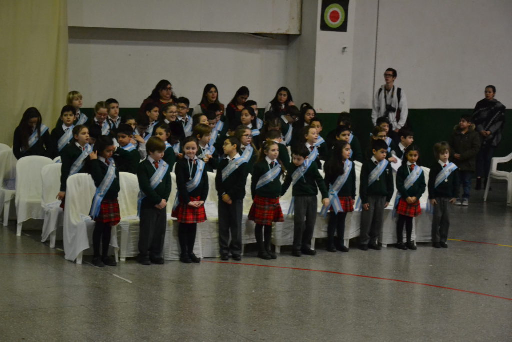 Alumnos de la EADEB y del CIERG prometieron a la Bandera.