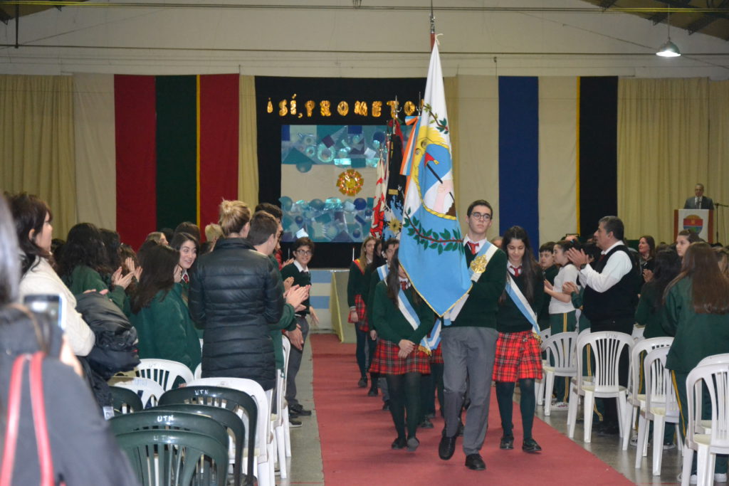 Alumnos de la EADEB y del CIERG prometieron a la Bandera.