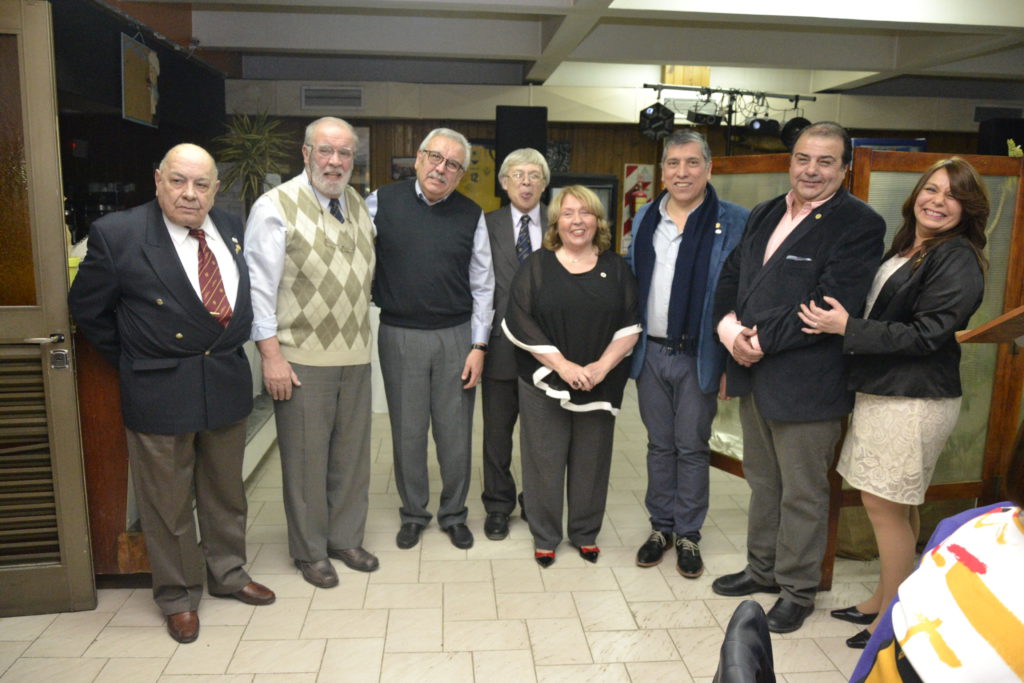 En el acto, hubo distinciones a distintos socios rotarios por su desempeño y colaboración durante el año en las diversas actividades que se llevaron adelante desde el Club Isla Grande.