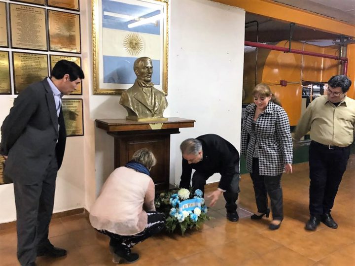 Del acto participó el Decano de la Facultad Regional Tierra del Fuego, quien estuvo acompañado por diversas autoridades de la misma facultad. Además, y en representación del Municipio de Río Grande, estuvo la secretaria de Obras Públicas, Prof. Gabriela Castillo.