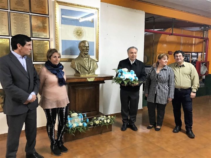 Del acto participó el Decano de la Facultad Regional Tierra del Fuego, quien estuvo acompañado por diversas autoridades de la misma facultad. Además, y en representación del Municipio de Río Grande, estuvo la secretaria de Obras Públicas, Prof. Gabriela Castillo.