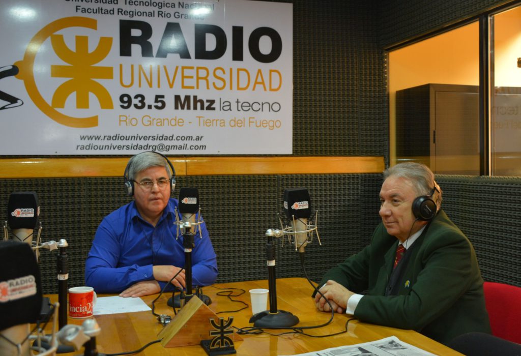 En el marco del 70°Aniversario de la fundación de la Universidad Obrera Nacional (UON) que dio origen la actual UTN, el Ing. Mario Ferreyra, Decano de la Regional Tierra del Fuego, visitó los estudios de Radio Universidad (93.5) para dialogar con "De la mejor manera", en contacto directo con el Rector de la Universidad Tecnológica Nacional, Ing. Héctor Aiassa, y el corresponsal de Roma, Dr. Marcello D'Aloisio. Desde los estudios de "La Técno", también participaron del "Personaje de los viernes" el Director de la emisora, Alberto Centurión, y la locutora Lorena Vera.