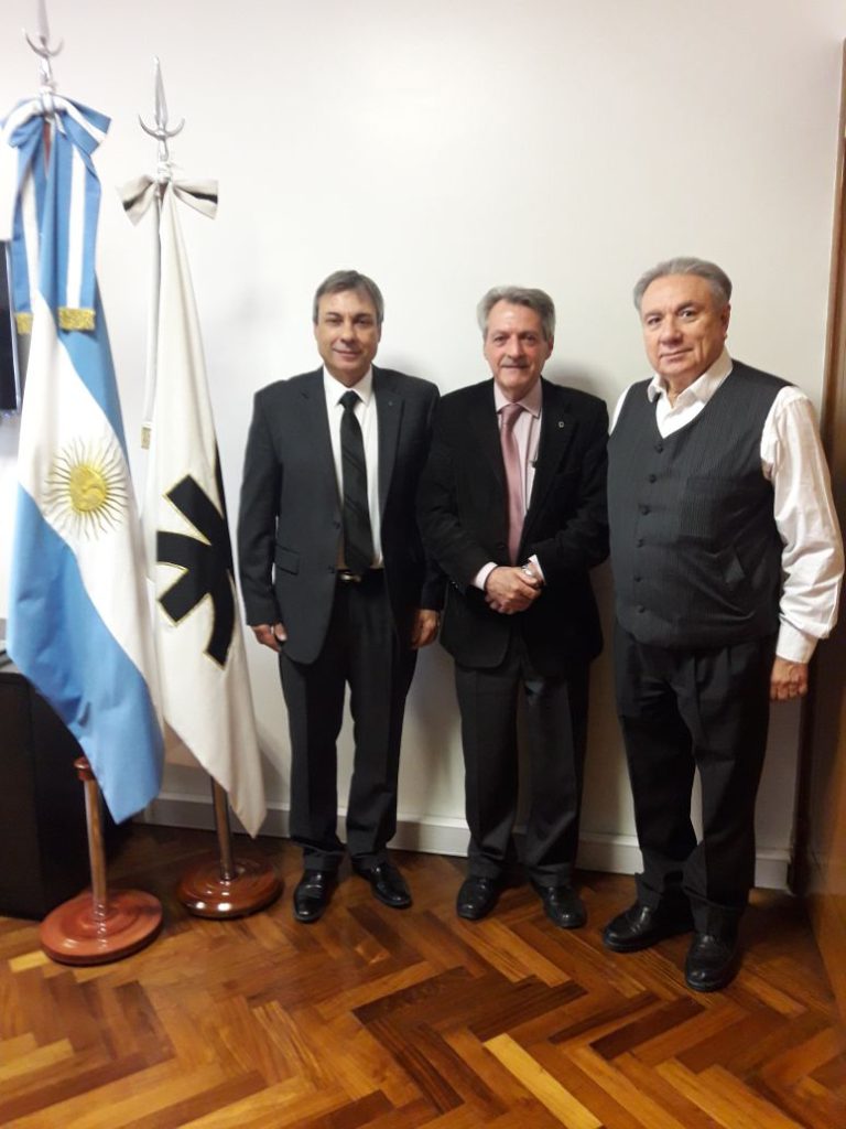 De izquierda a derecha, el vicerrector de la UTN, Haroldo Avetta, el Rector de la UTN, Ing. Héctor Aiassa, y el Decano de la Regional Tierra del Fuego, Ing. Mario Ferreyra, en un reciente encuentro.