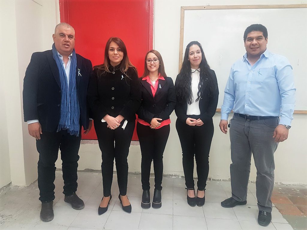 El coordinador de las carreras de Ciencias Económicas, Cdor. Jorge Moreno y el Jefe de Trabajo Final Cdor. Luis Arrieta posaron junto a las flamantes Contadoras, Mariana Miranda, Tatiana Tempesti y Débora Alfarano.