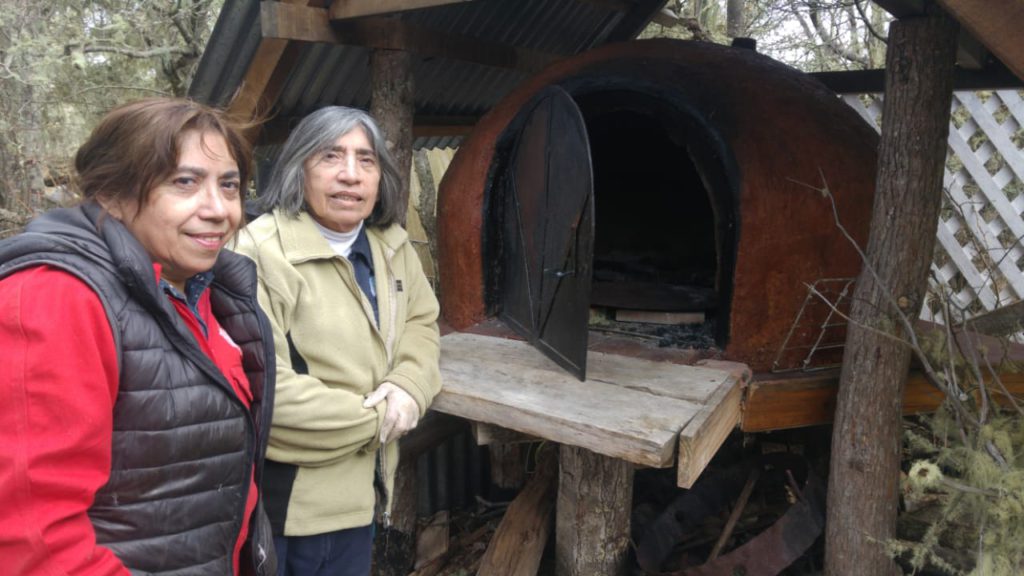 Algunas de las tantas maravillosas obras generadas por las hermanas Lodeiro, en su cabaña de campo.