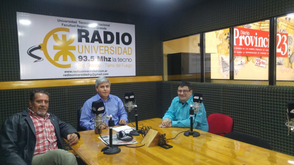 El vicedecano de la Facultad Regional Tierra del Fuego de la Universidad Tecnológica Nacional, Ing. Francisco Álvarez, visitó los estudios de Radio Universidad (93.5) para dialogar sobre su participación, en representación de la tecnológica, en la 64° Reunión y Asamblea Plenaria del Consejo Federal de Decanos de Ingeniería (CONFEDI).  El evento se llevó a cabo los días 1 y 2 de noviembre en la ciudad de Córdoba, en el marco de los festejos por el 30° Aniversario de su nacimiento y el 100° Aniversario de la Reforma Universitaria.