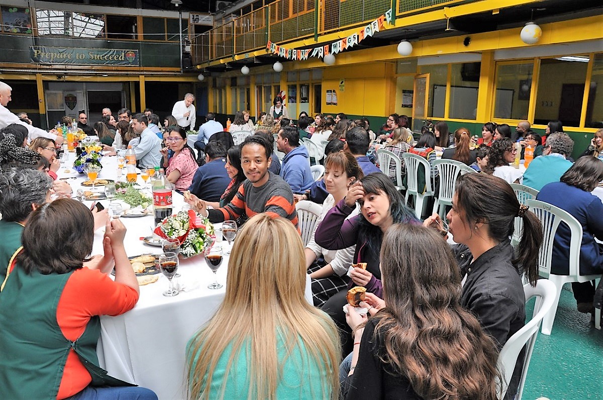 Estas instituciones son el Jardín Rosarito Vera Peñaloza, EADEB (Escuela Austral de Enseñanza Bilingüe), CIERG (Colegio Integral de Educación Integral Río Grande), CIEU (Colegio Integral de Educación Ushuaia), ISPRG (Instituto Superior del Profesorado Río Grande), Radio Universidad (93.5 MHZ), UCES (Universidad de Ciencias Empresariales y Sociales) y la propia UTN (Universidad Tecnológica Nacional).