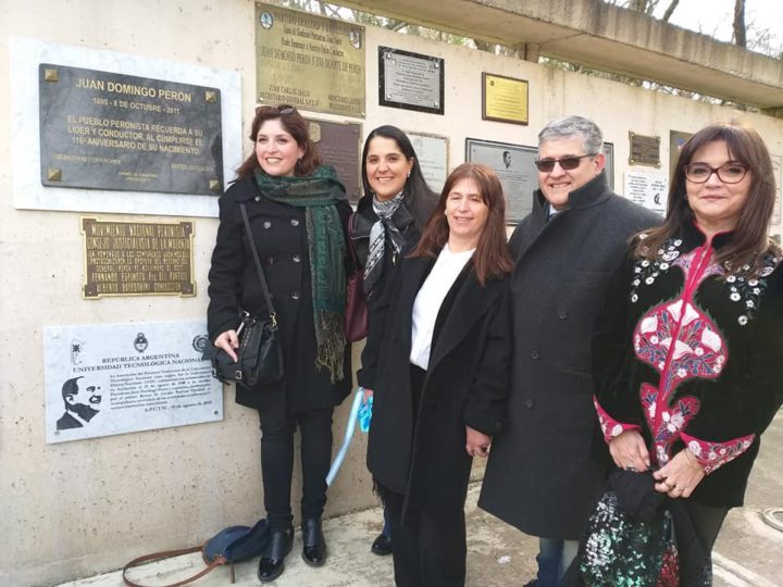 "Anita Milano" también participó del homenaje junto a representantes de la tecnológicas del todo país, al creador de la Universidad Tecnológica Nacional, Juan Domingo Perón, en una visita llevada a cabo la semana pasada en la Quinta de San Vicente donde permanecen los restos del expresidente.