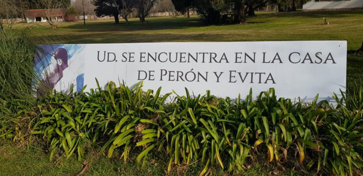 El Decano Mario Ferreyra junto a directivos y personal no docente de la Regional Tierra del Fuego, homenajearon junto a representantes de la tecnológicas del todo país, al creador de la Universidad Tecnológica Nacional, Juan Domingo Perón, en una visita llevada a cabo la semana pasada en la Quinta de San Vicente donde permanecen los restos del expresidente.