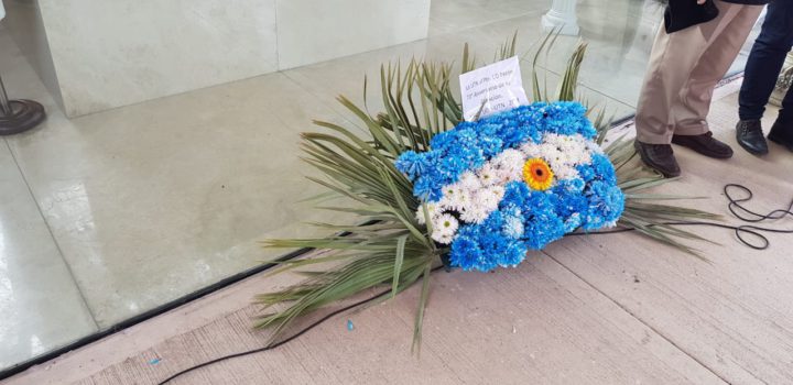 El Decano Mario Ferreyra junto a directivos y personal no docente de la Regional Tierra del Fuego, homenajearon junto a representantes de la tecnológicas del todo país, al creador de la Universidad Tecnológica Nacional, Juan Domingo Perón, en una visita llevada a cabo la semana pasada en la Quinta de San Vicente donde permanecen los restos del expresidente.