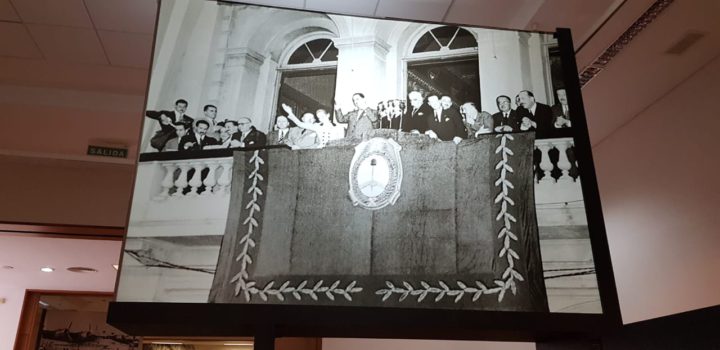 El Decano Mario Ferreyra junto a directivos y personal no docente de la Regional Tierra del Fuego, homenajearon junto a representantes de la tecnológicas del todo país, al creador de la Universidad Tecnológica Nacional, Juan Domingo Perón, en una visita llevada a cabo la semana pasada en la Quinta de San Vicente donde permanecen los restos del expresidente.