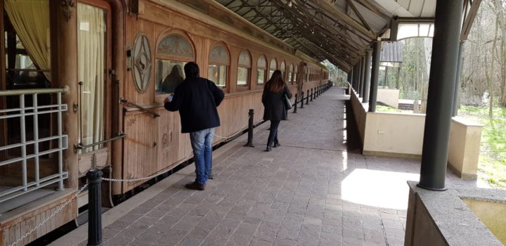 El Decano Mario Ferreyra junto a directivos y personal no docente de la Regional Tierra del Fuego, homenajearon junto a representantes de la tecnológicas del todo país, al creador de la Universidad Tecnológica Nacional, Juan Domingo Perón, en una visita llevada a cabo la semana pasada en la Quinta de San Vicente donde permanecen los restos del expresidente.