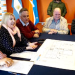 Bertone firmó el contrato de obra para la construcción de la escuela técnica en la Margen Sur