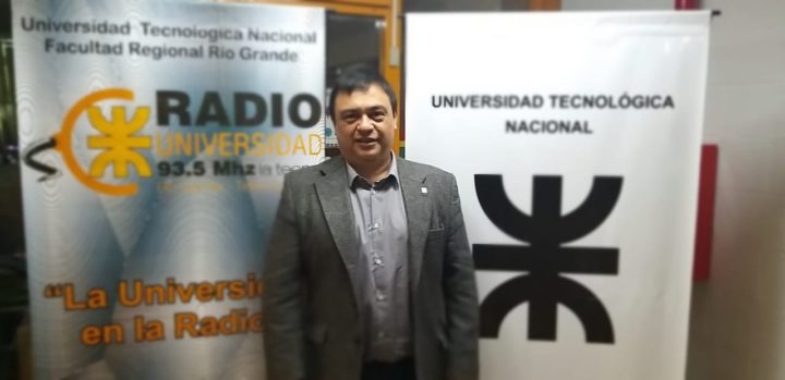 El ingeniero Luís Polti, magister en energías renovables de la Universidad Tecnológica Nacional, encabezó ayer la presentación del proyecto en el que viene trabajando hace varios años para fabricar en Ushuaia cargadores para autos eléctricos.