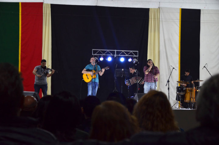 De la mano del Rotary Club Río Grande y la Facultad Regional Tierra del Fuego de la Universidad Tecnológica Nacional, se realizó este sábado, en el gimnasio Blanco de la UTN, la ‘Velada Solidaria y Artística en Grande’.