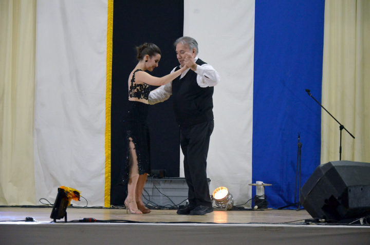 De la mano del Rotary Club Río Grande y la Facultad Regional Tierra del Fuego de la Universidad Tecnológica Nacional, se realizó este sábado, en el gimnasio Blanco de la UTN, la ‘Velada Solidaria y Artística en Grande’.