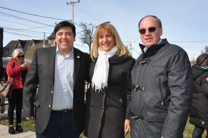 Sin la presencia del intendente Claudio Queno, la comunidad de Tolhuin, acompañada por autoridades locales, provinciales y nacionales, civiles y militares, conmemoró el cuadragésimo séptimo aniversario de la colocación de la piedra fundamental.