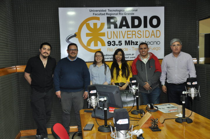 Alumnos del último año de la carrera de Comunicación Social del CENT N° 11 de Ushuaia, acompañados por el docente Pablo Ariel Cabas, visitaron las instalaciones del Diario Provincia 23 y de Radio Universidad donde fueron entrevistados y brindaron su mirada sobre la comunicación y el periodismo, reclamando un mercado laboral y un horizonte previsible para su futuro.