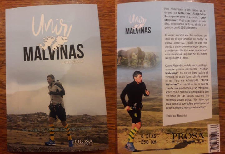 La obra se realizó para homenajear a los caídos en Malvinas. En él, Scomparin cuenta su experiencia luego de haber corrido 250 km en seis días en las islas. En su recorrida, pasó por los lugares donde se desarrollaron los combates más emblemáticos: Fitz Roy, Arroyo Malo, Monte Longdon, Puerto San Carlos, Darwin, para unir en el último recorrido los cementerios argentino y británico.