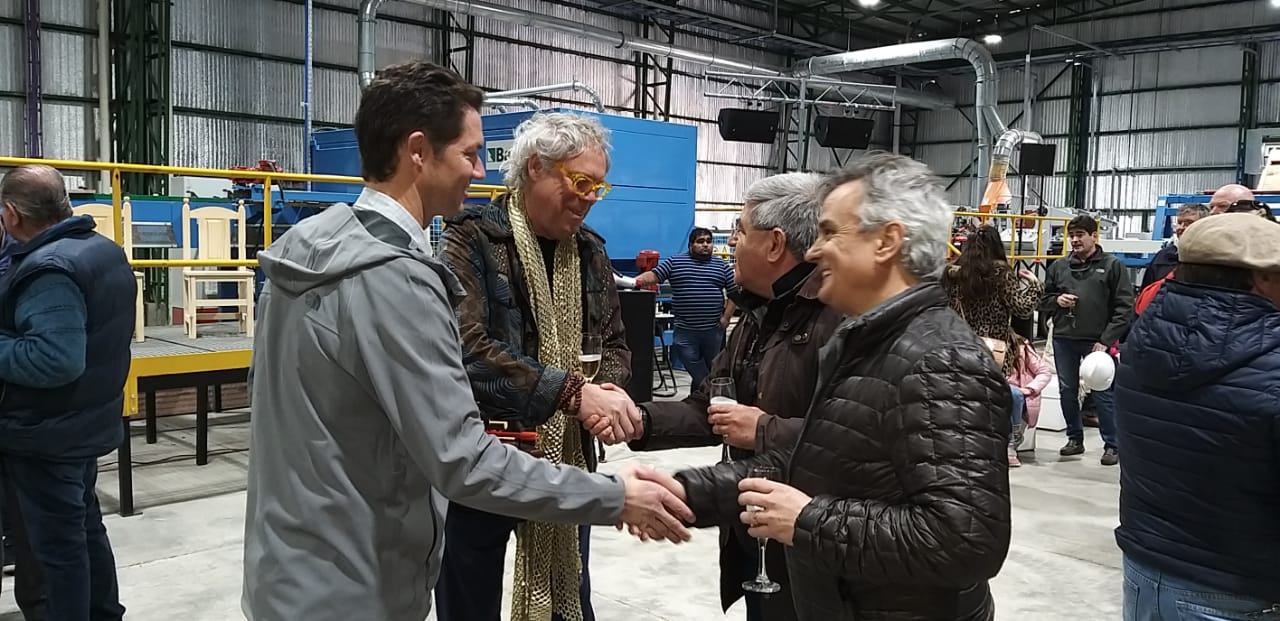 El Presidente del Secadero, David Syre, en un  diálogo con su hijo, el Director de Radio Universidad 93.5 y Provincia 23, Alberto Centurión, y el vicepresidente de CAME, Diego Navarro.