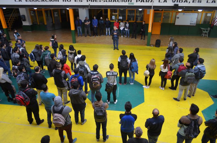 La bienvenida a los ingresantes estuvo a cargo del Decano de la Facultad Regional Tierra del Fuego, Ingeniero Mario Ferreyra quien estuvo acompañado por el vicedecano, Francisco Alvarez y parte de los secretarios que componen el resto de las autoridades universitarias.