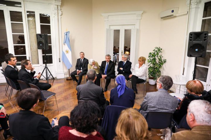 Rueda de prensa del Presidente Alberto Fernàndez tras el encuentro con el Papa Francisco en el Vaticano.