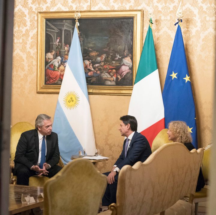 El presidente Alberto Fernández se reunió con el presidente del Consejo de Ministros de Italia, Giuseppe Conte, en el Palacio Chigi de Roma.