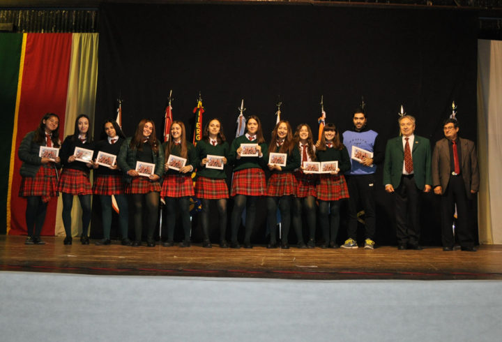 Este lunes se llevaron a cabo los actos de inicio de ciclo lectivo tanto en el CIEU (Colegio Integral de Educación Ushuaia) como en el CIERG (Colegio Integral de Educación de Río Grande). Ambos fueron acompañados por la comunidad educativa y una gran concurrencia de padres.