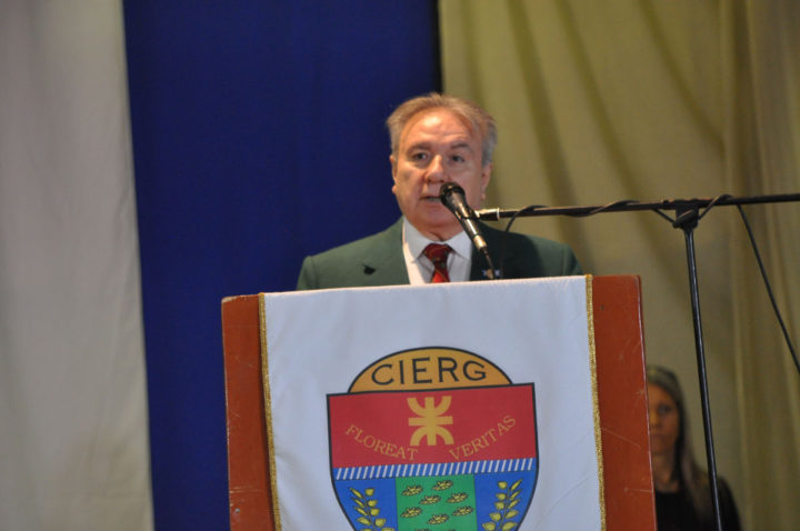 Este lunes se llevaron a cabo los actos de inicio de ciclo lectivo tanto en el CIEU (Colegio Integral de Educación Ushuaia) como en el CIERG (Colegio Integral de Educación de Río Grande). Ambos fueron acompañados por la comunidad educativa y una gran concurrencia de padres.