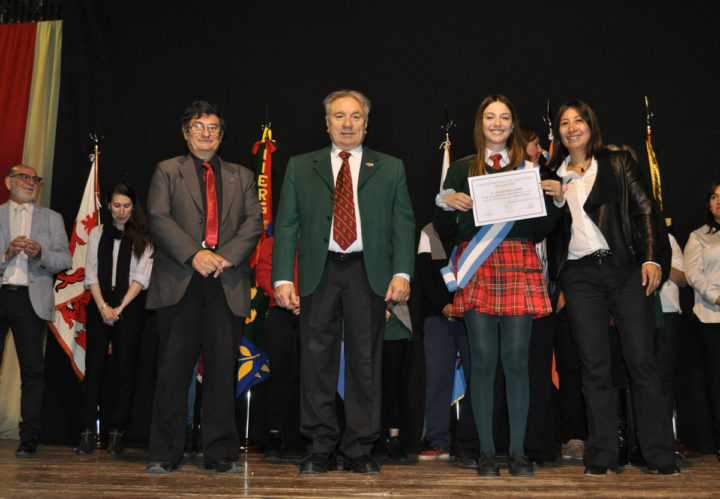 Este lunes se llevaron a cabo los actos de inicio de ciclo lectivo tanto en el CIEU (Colegio Integral de Educación Ushuaia) como en el CIERG (Colegio Integral de Educación de Río Grande). Ambos fueron acompañados por la comunidad educativa y una gran concurrencia de padres.