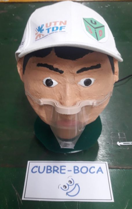 Bajo la consigna “Cubrite tu boca sin tapar tu sonrisa”, la Facultad Regional Tierra del Fuego impulsa una novedosa campaña en momentos de cuarentena y pondrá a disposición el diseño logrado desde la Unidad de Vinculación e Investigación 3D la UTN, para que los markers de la provincia y de todo el mundo, cuenten con la posibilidad de imprimir el nuevo modelo de máscaras de protección.