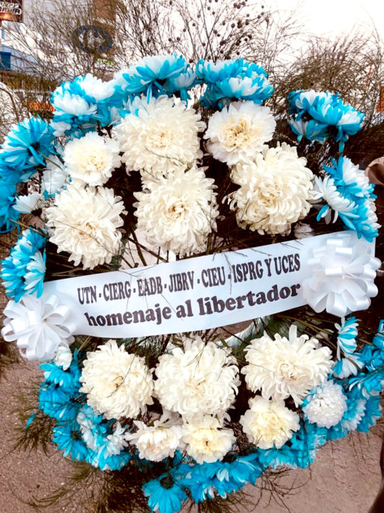 La ofrenda en el monumento como en nuestras instalaciones educativas en Río Grande y en Ushuaia, como el CIERG, el CIEU, la EADEB, el Jardín ‘Rosarito Vera’ y las instituciones universitarias que dependen de la FUNDATEC, como la propia UTN, el ISPRG y la UCES.