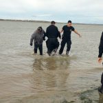 Policías rescataron a un joven del río Grande