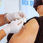 Se comenzará a vacunar a mayores de 67 años contra el COVID-19