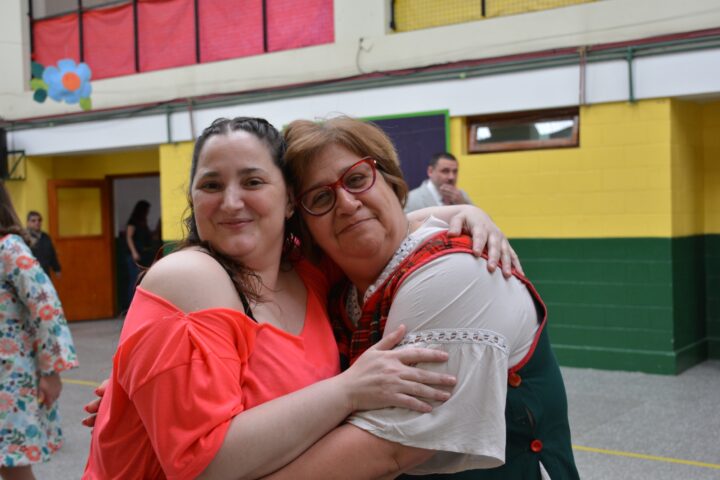 Directora del EADEB Fernanda Catrileo junto a la directora del jardin Maria Lanieri