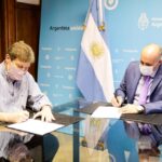 Melella firmó el convenio marco con Nación para la construcción del muelle turístico en el puerto de Ushuaia