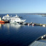 La principal empresa de cruceros de lujo a la Antártida abandona el puerto de Ushuaia y se va a Chile