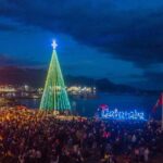 Ushuaia encendió el árbol de Navidad con un show de música y luces junto al canal Beagle