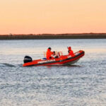 BUSCAN A UN HOMBRE QUE SALIÓ A NAVEGAR EN UN BOTE INFLABLE