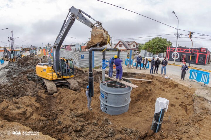 Con la ejecución de la obra, se busca dar una respuesta concreta a un problema de más de 30 años que padecían los vecinos y vecinas de uno de los principales barrios de Río Grande.