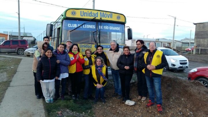 Mediante un acuerdo entre la presidente de la Fundación DAR que administra el Centro CONIN Río Grande, Macarena Ruiz Plante, y el presidente del Club de Leones César Prost, la institución leonística puso a disposición de la entidad fundada por el Dr. Abel Albino su unidad móvil para realizar relevamientos en distintos barrios de Río Grande, detectando situaciones de vulnerabilidad alimentaria en niños de 0 a 5 años.