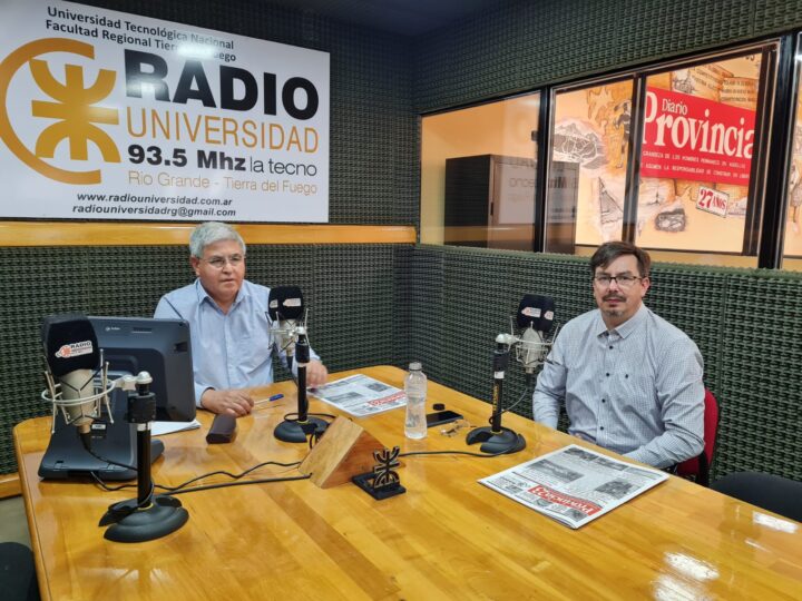 Alejandro Ascar, socio de la reconocida “Maderera Topic”, dialogó con Radio Universidad 93.5 y Provincia 23 sobre cómo fue evolucionando esta importante empresa local que por casi tres décadas fabrica y comercializa productos elaborados con madera de lenga proveniente de los bosques nativos de nuestra isla.