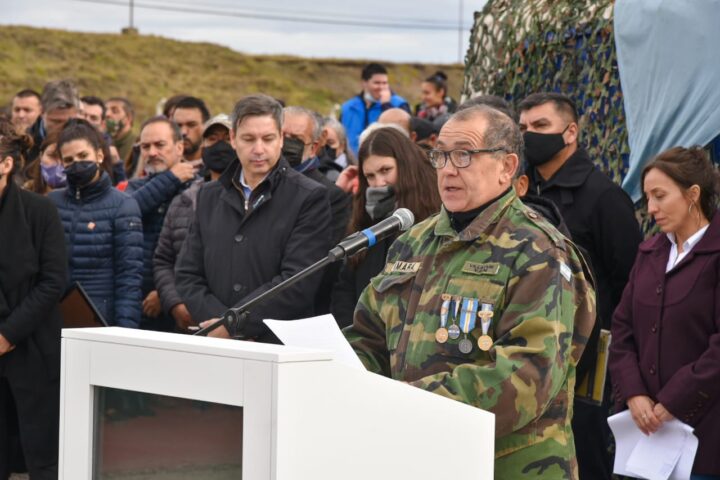 El presidente del Centro de Veteranos de Guerra Malvinas Argentinas, Raúl Villafañe destacó que la Carpa, es para “rendirle homenaje a todos aquellos que dieron la vida por la dignidad de todos los argentinos”.