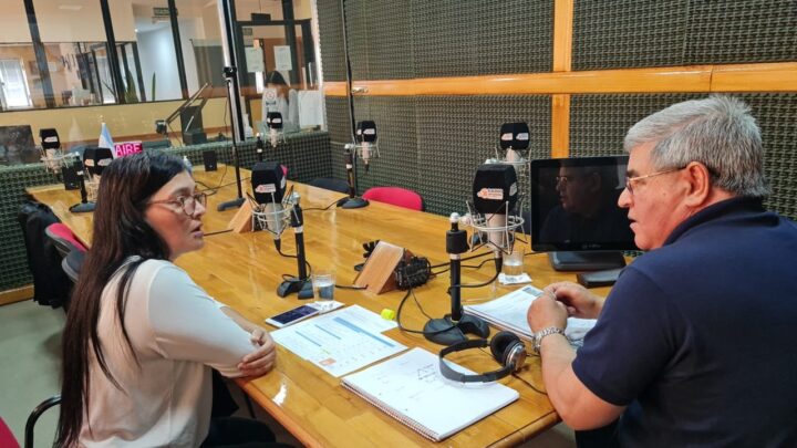 La presidente de la OSEF, Mariana Hruby, visitó los estudios de Radio Universidad 93.5 y expuso a este medio y al Diario Provincia 23 la situación de la institución, que presentó un presupuesto de cinco mil millones de pesos para este año, con un déficit “muy pronunciado, porque supera los mil millones de pesos”, dijo.