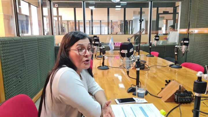 La presidente de la OSEF, Mariana Hruby, visitó los estudios de Radio Universidad 93.5 y expuso a este medio y al Diario Provincia 23 la situación de la institución, que presentó un presupuesto de cinco mil millones de pesos para este año, con un déficit “muy pronunciado, porque supera los mil millones de pesos”, dijo.