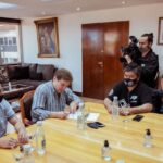 Escalafón Seco: el gobernador Melella firmó el acuerdo salarial