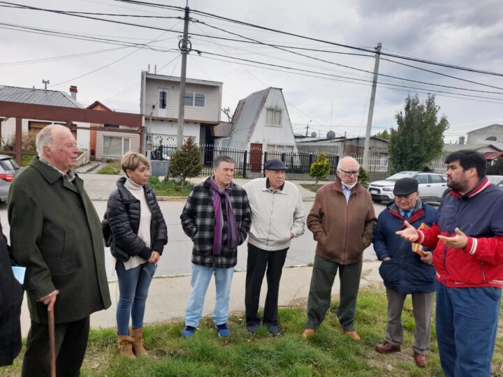 Adrián Goodall, Chiquito Martínez, Tony Marquez y su hijo Pablo, Carmen y Mirtha Valencia, Alejandro Nogar y Julián Baeza, entre los vecinos que esperan contar con una réplica a escala del Lear Jet para el próximo año.