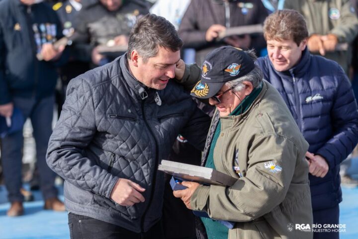 Melella y Pérez entregaron distinciones a veteranos de guerra y a familiares de fallecidos en Malvinas