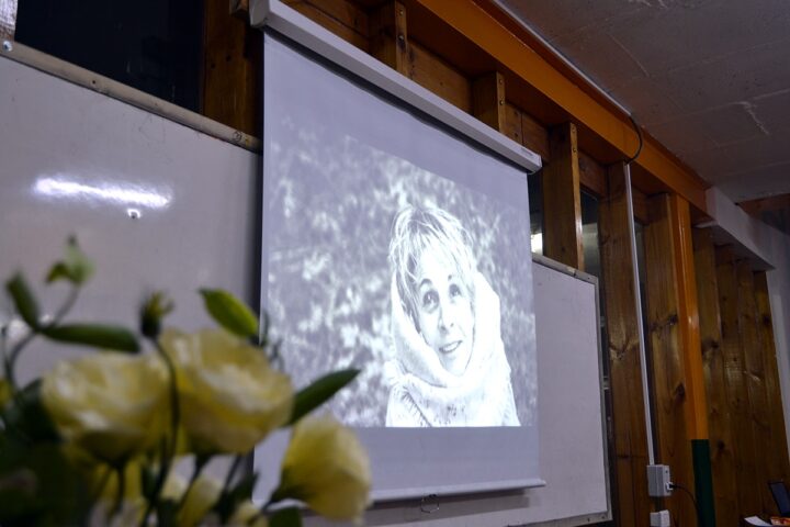 La comunidad educativa de la Facultad Regional Tierra del Fuego de la Universidad Tecnológica Nacional, le rindió un sentido homenaje a Daniela Miquelestorena, quien se desempeñó como Subsecretaria de Planeamiento Académico de la Facultad Regional Tierra del Fuego.